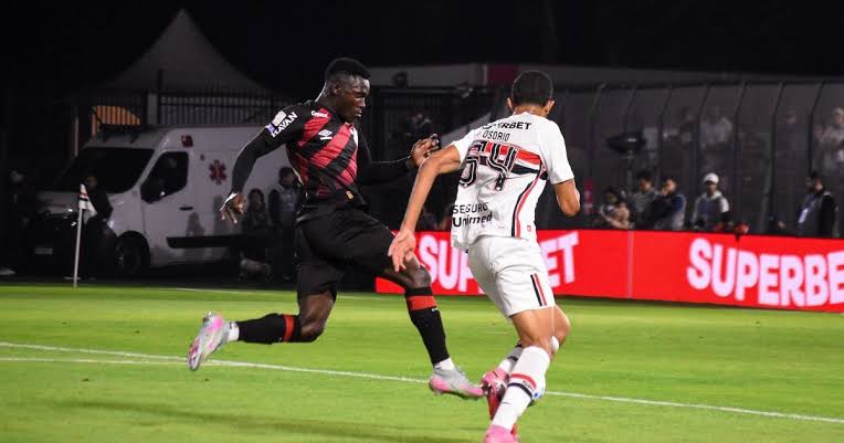 Impedimento semiautomático estreia no Brasileirão e já influencia decisões em três partidas