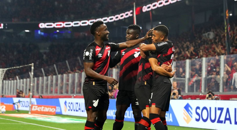 Athletico vence o Vitória na Arena e abre vantagem nas oitavas da Copa do Brasil
