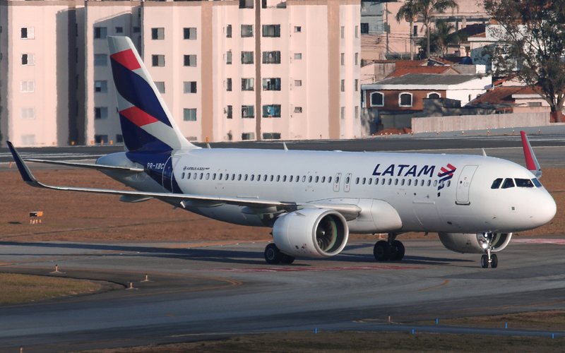 Passagens aéreas impulsionam inflação do turismo em Curitiba, acima da média nacional