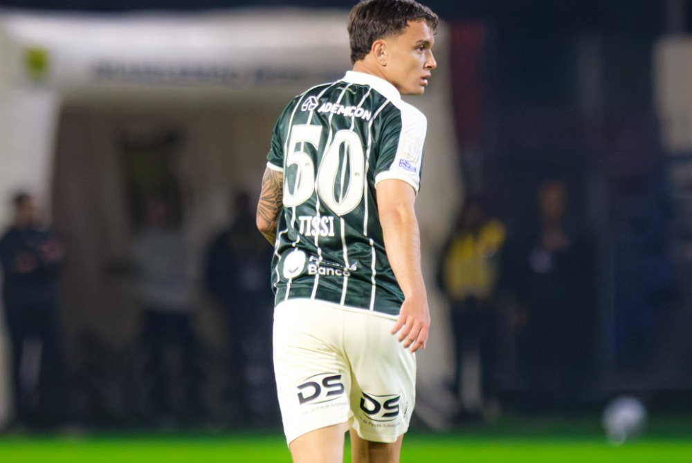 Joia do Coritiba celebra estreia na Série A e mira sequência entre os titulares
